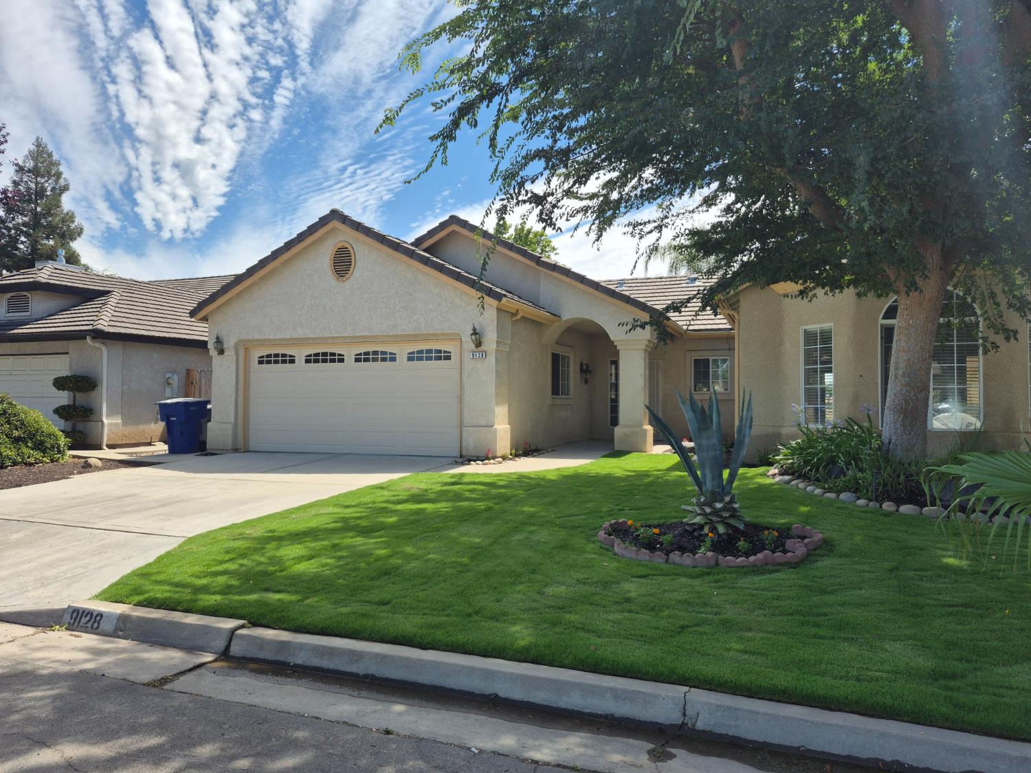 9128 N Recreation Ave, Fresno, CA 93720