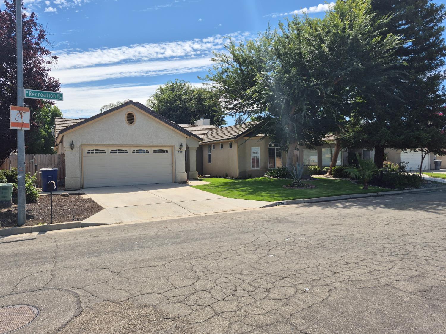 9128 N Recreation Ave, Fresno, CA 93720