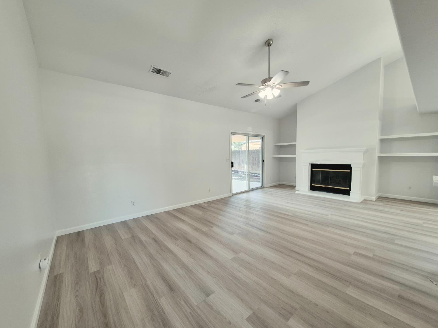 9128 N Recreation Ave, Fresno, CA 93720