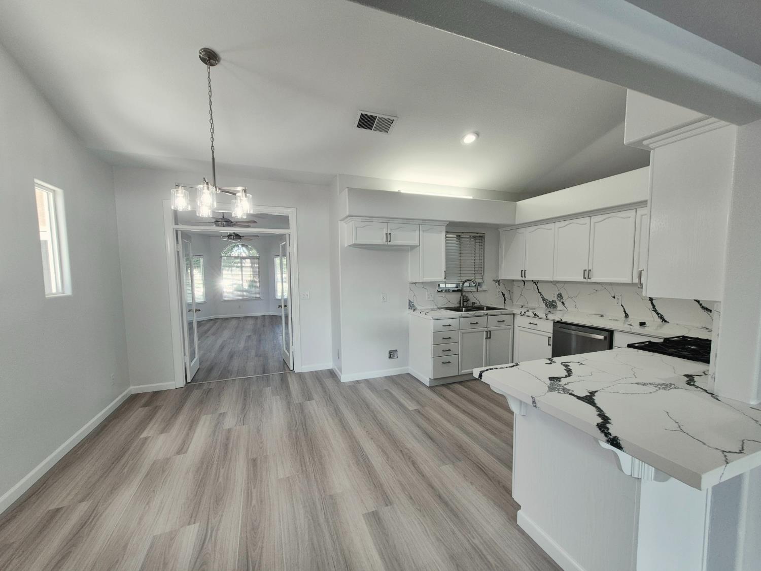 9128 N Recreation Ave, Fresno, CA 93720