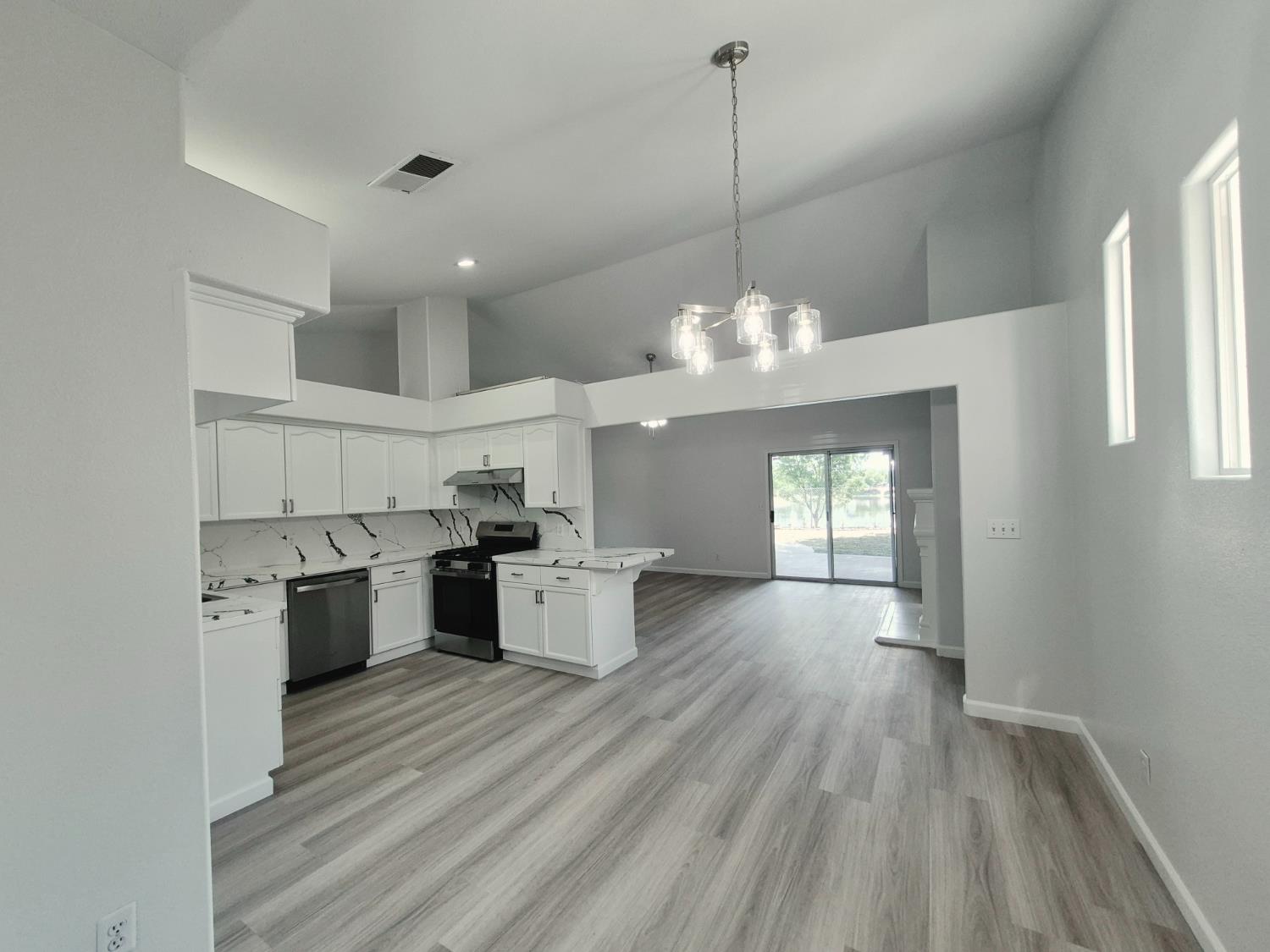 9128 N Recreation Ave, Fresno, CA 93720