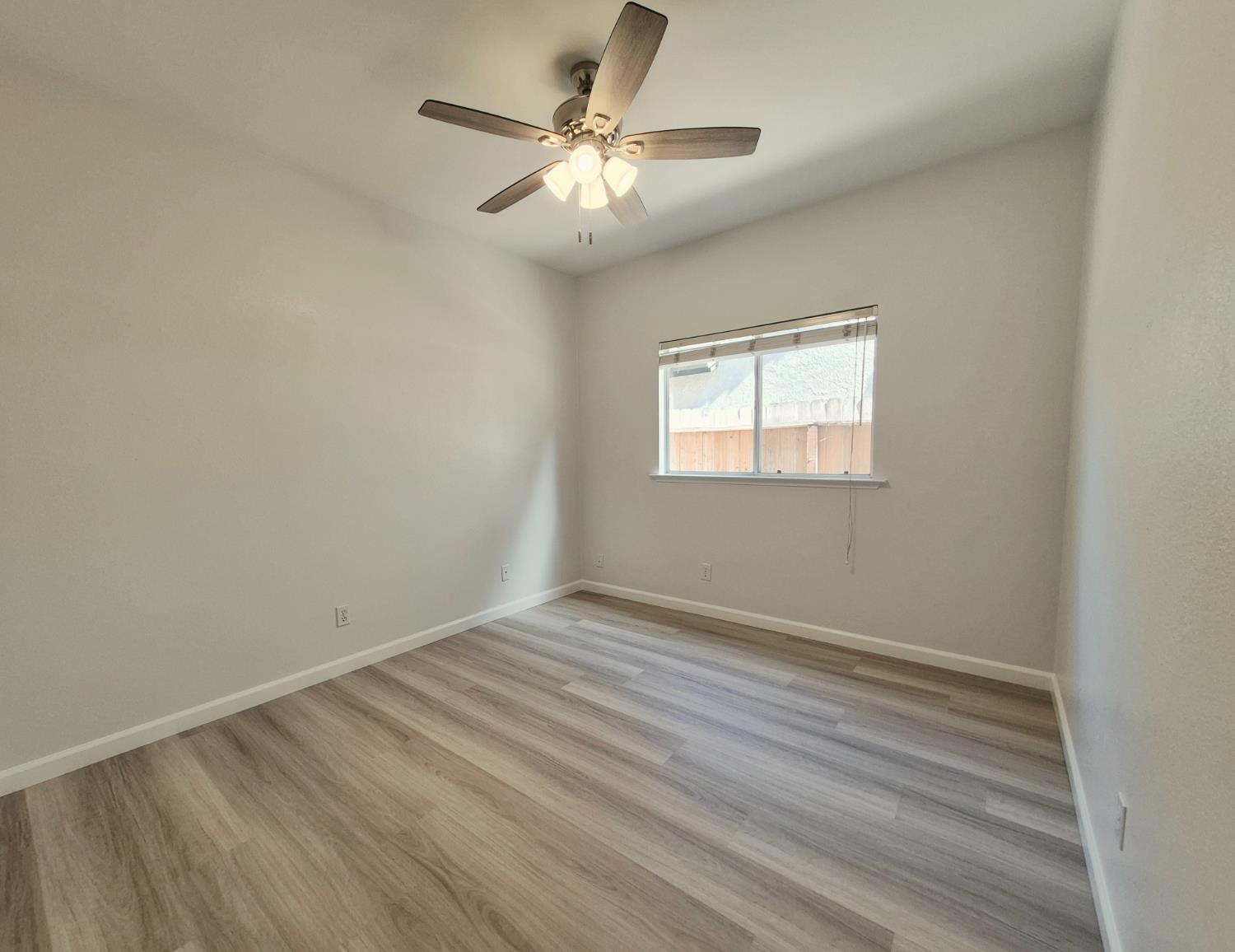 9128 N Recreation Ave, Fresno, CA 93720
