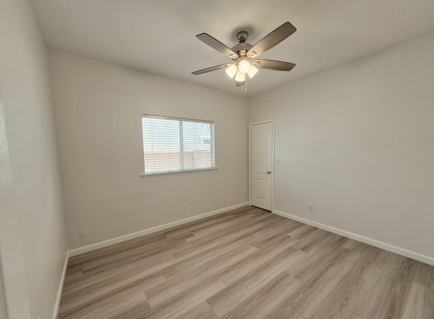 9128 N Recreation Ave, Fresno, CA 93720