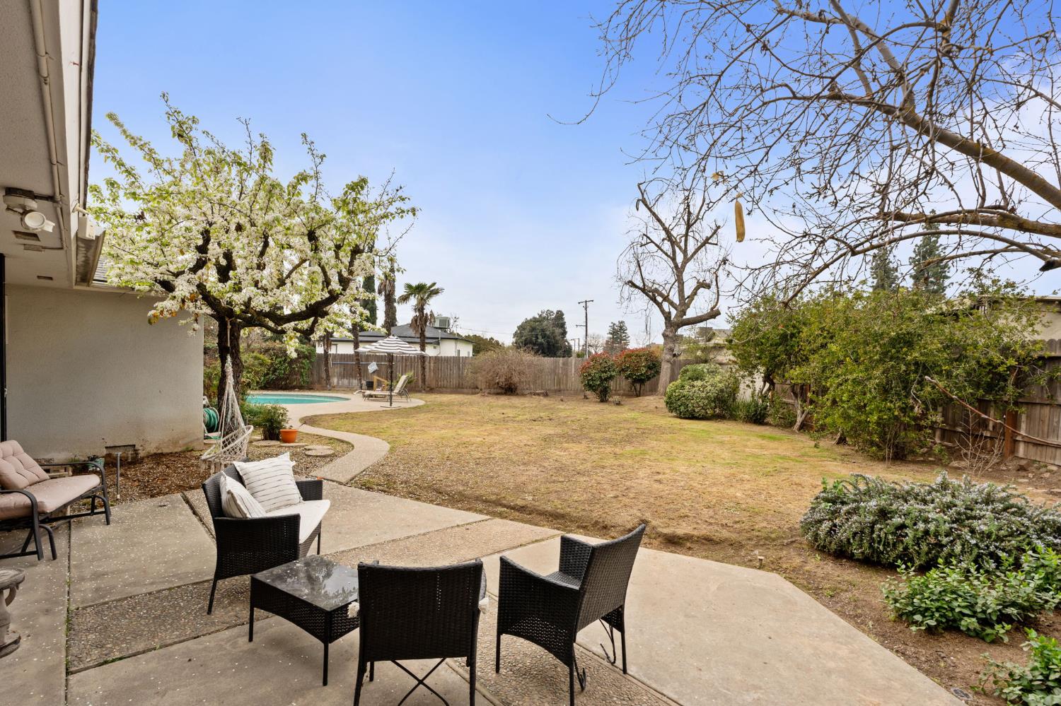 1038 E Vartikian Ave, Fresno, CA 93710