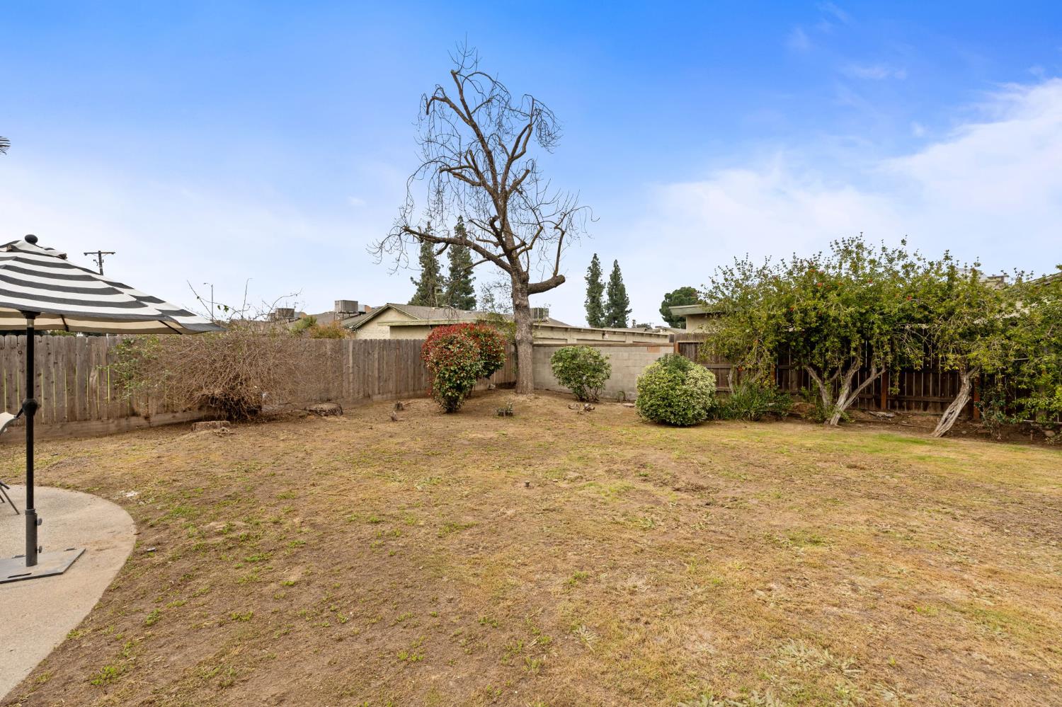1038 E Vartikian Ave, Fresno, CA 93710