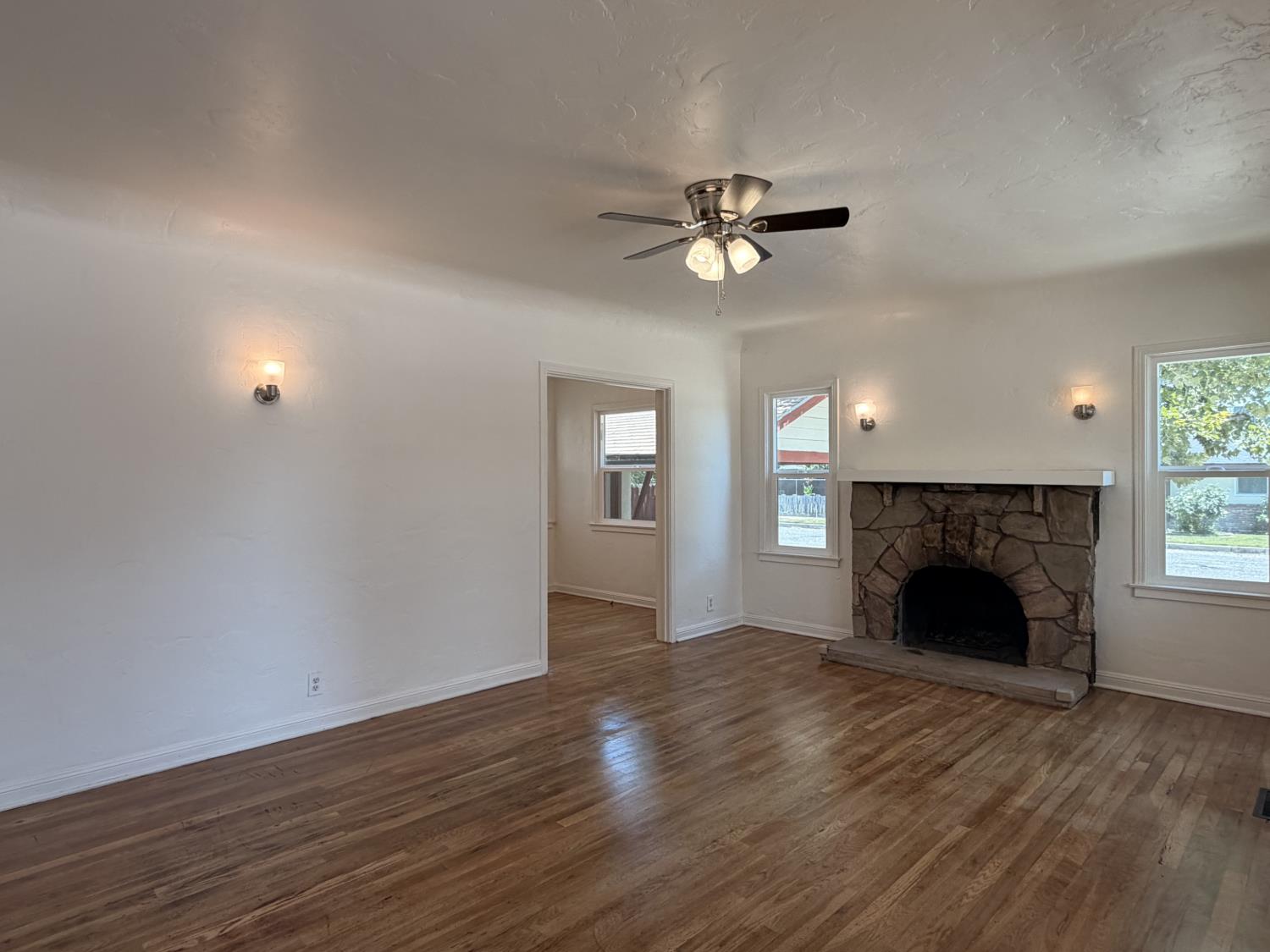 410 N 3Rd St, Chowchilla, CA 93610
