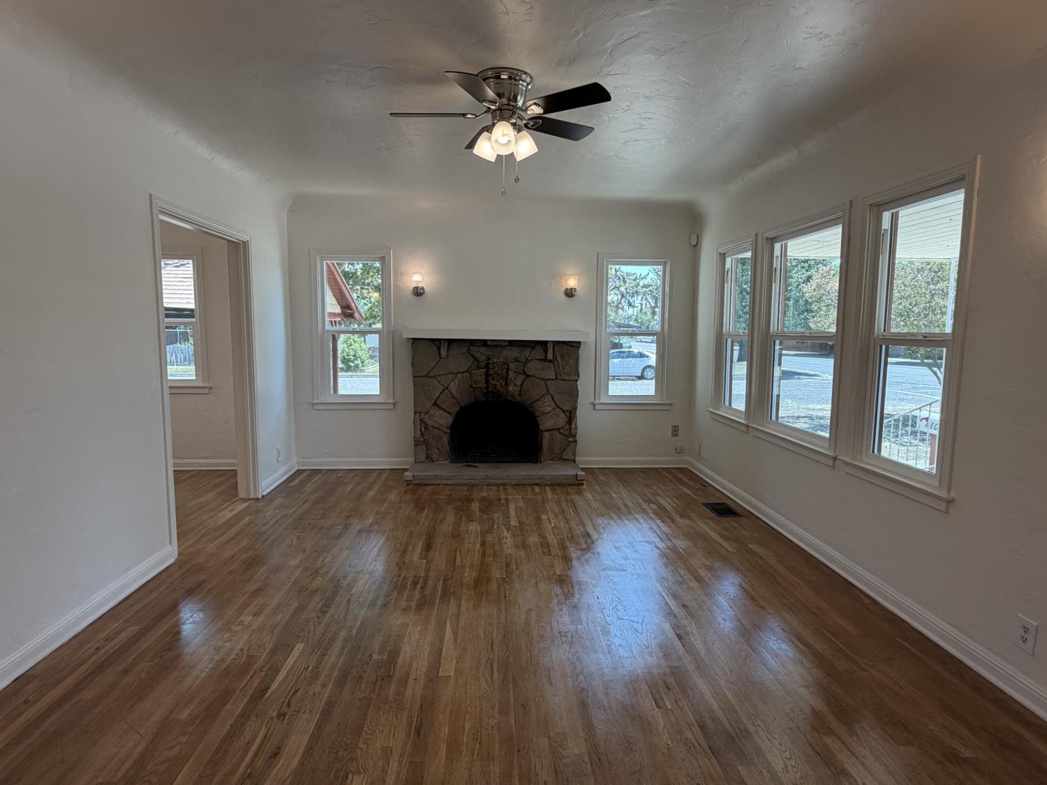 410 N 3Rd St, Chowchilla, CA 93610