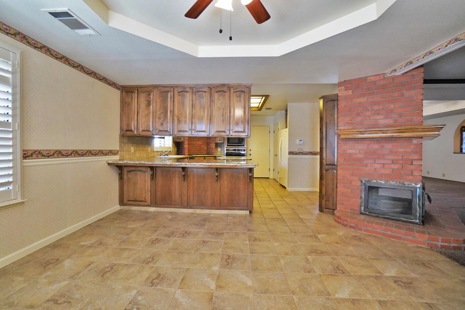 2479 Carter Way, Hanford, CA 93230