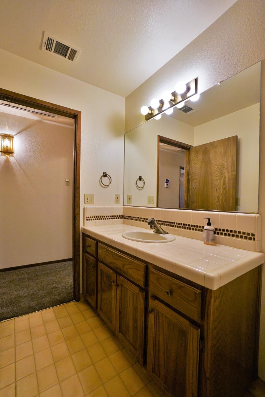 2479 Carter Way, Hanford, CA 93230
