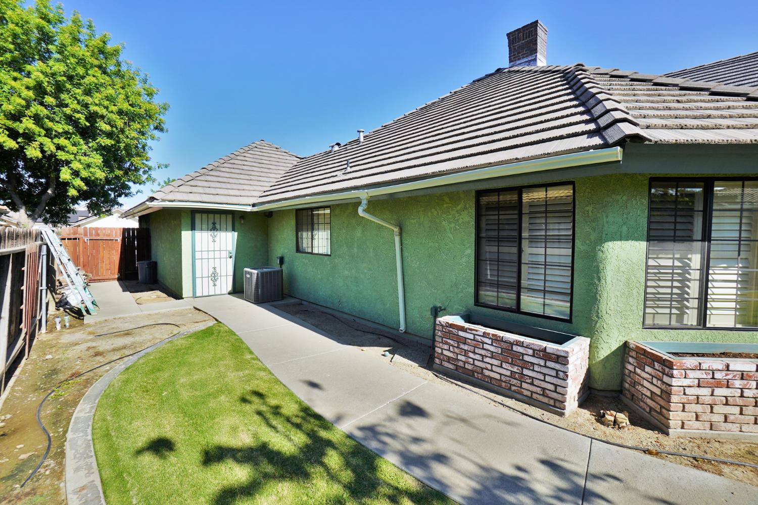 2479 Carter Way, Hanford, CA 93230