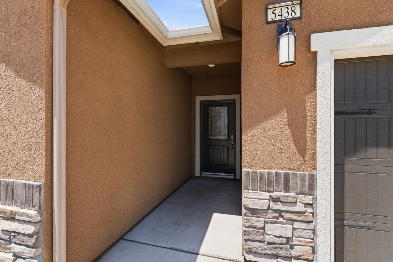 5438 W Floradora Ave, Fresno, CA 93722