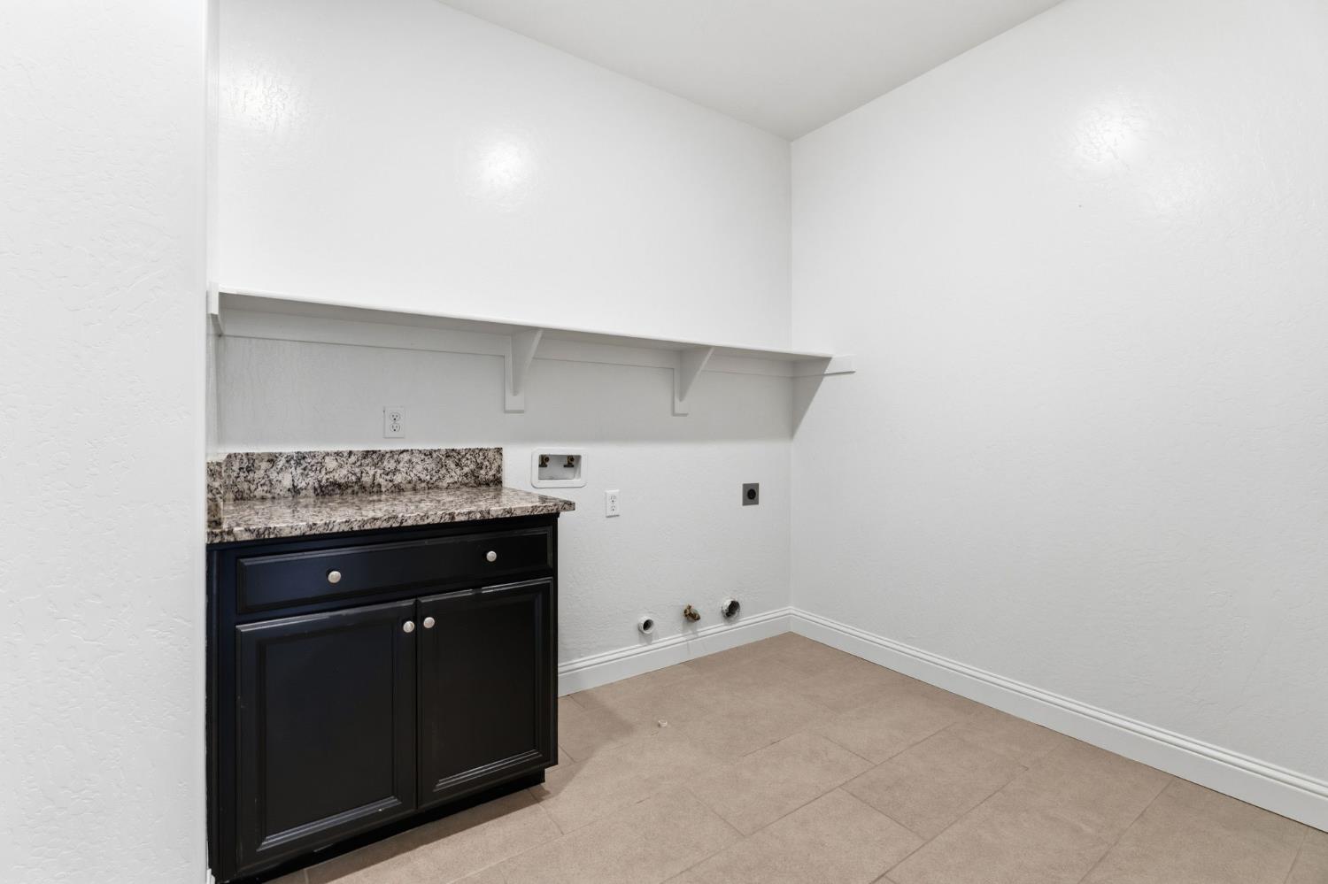 5438 W Floradora Ave, Fresno, CA 93722