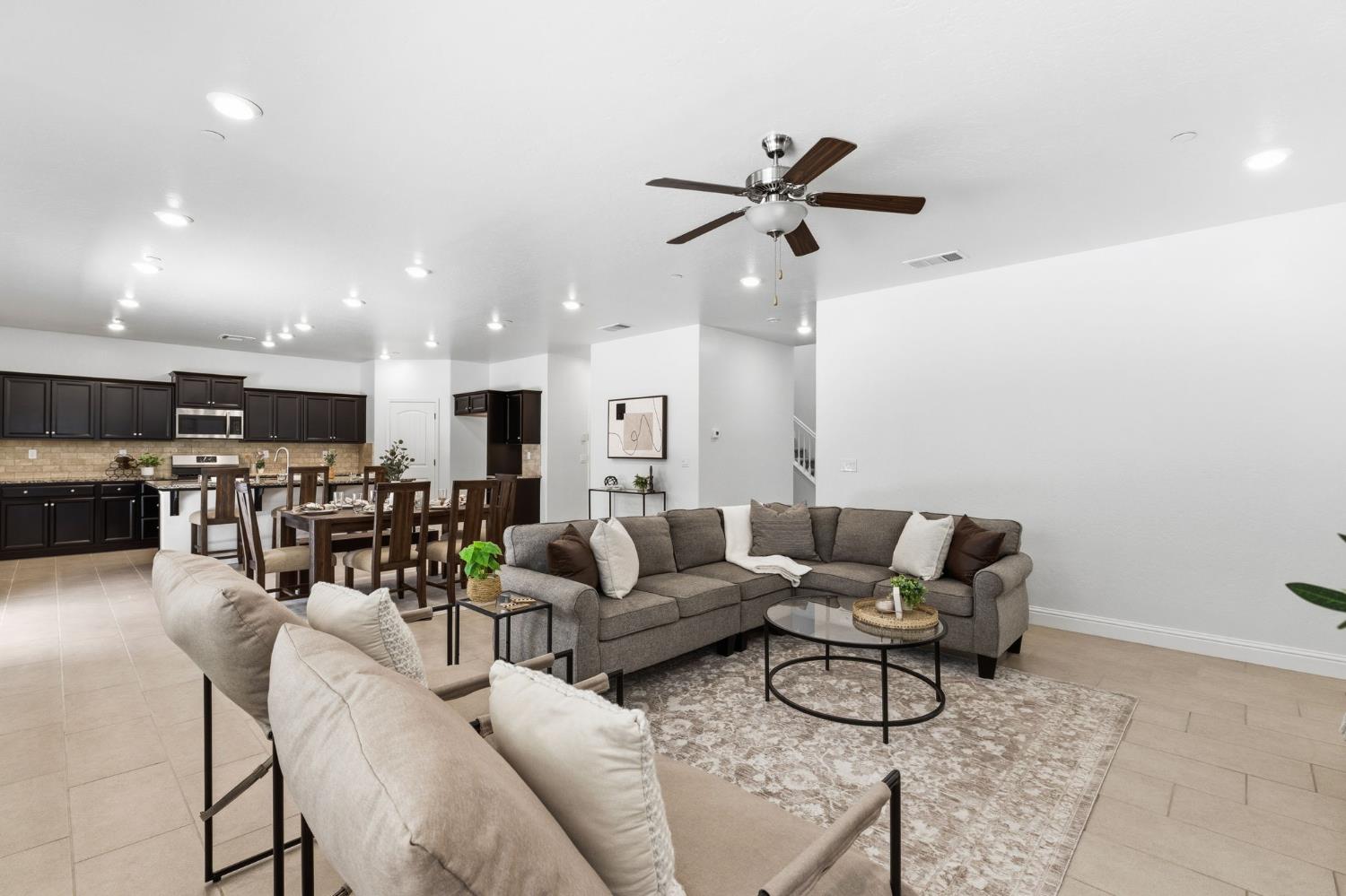 5438 W Floradora Ave, Fresno, CA 93722