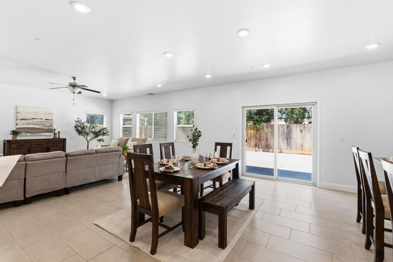 5438 W Floradora Ave, Fresno, CA 93722