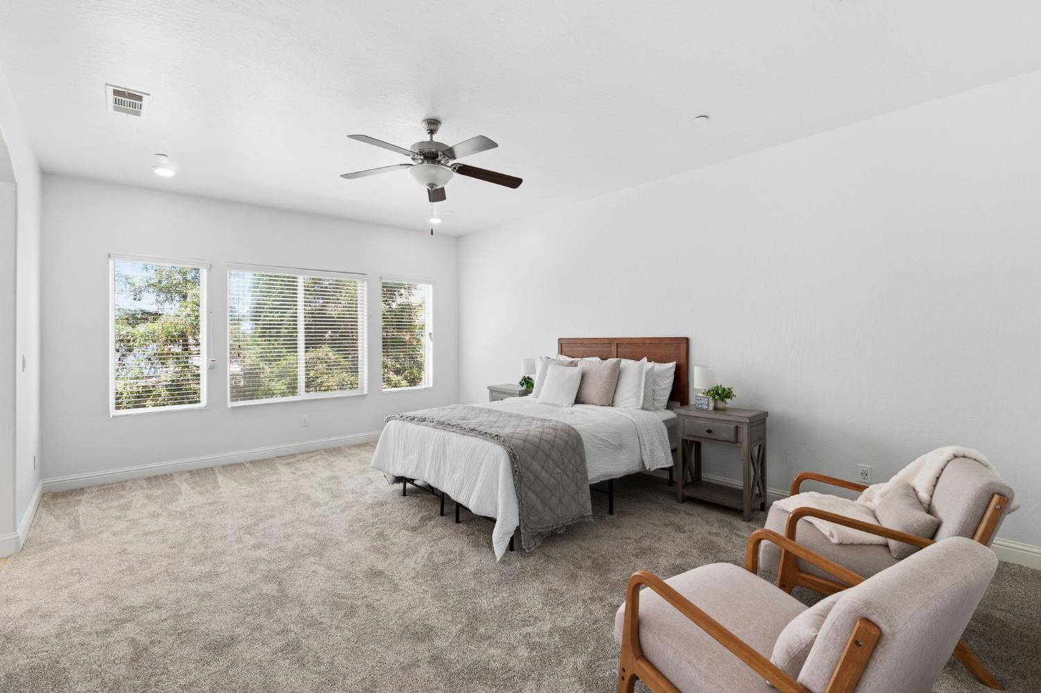 5438 W Floradora Ave, Fresno, CA 93722
