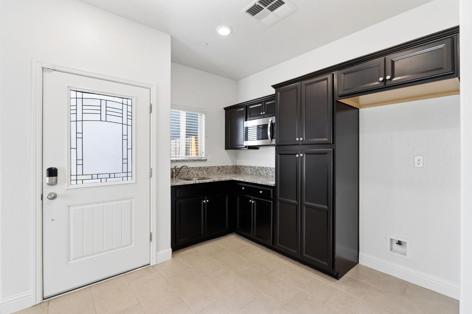 5438 W Floradora Ave, Fresno, CA 93722