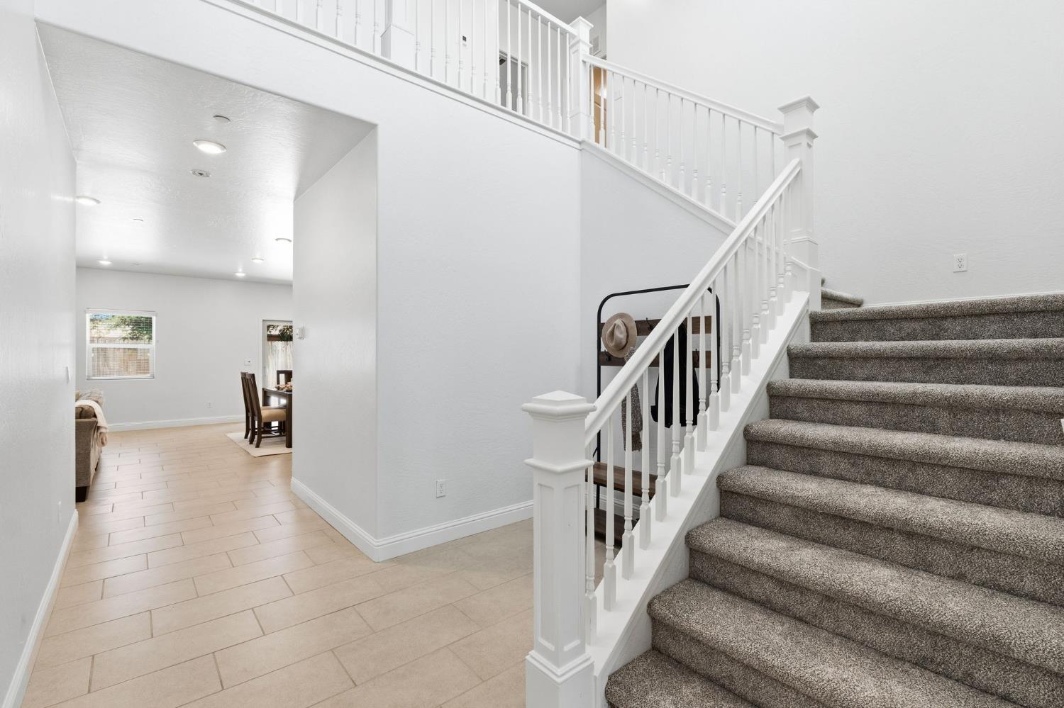 5438 W Floradora Ave, Fresno, CA 93722