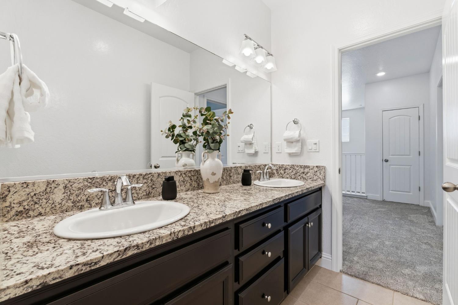 5438 W Floradora Ave, Fresno, CA 93722
