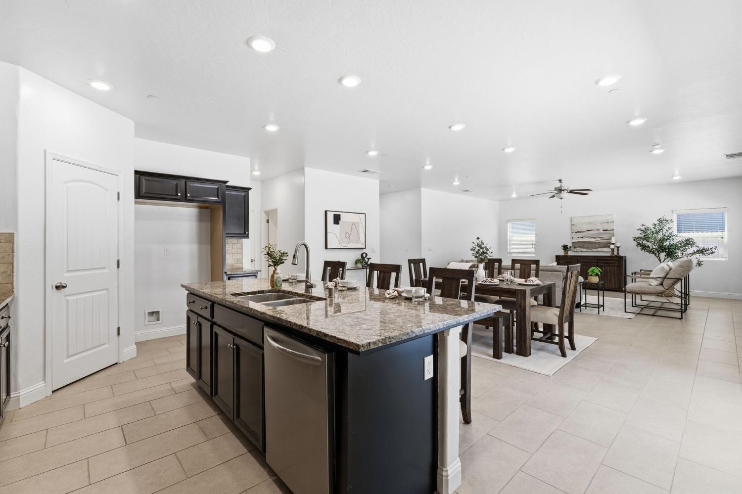 5438 W Floradora Ave, Fresno, CA 93722