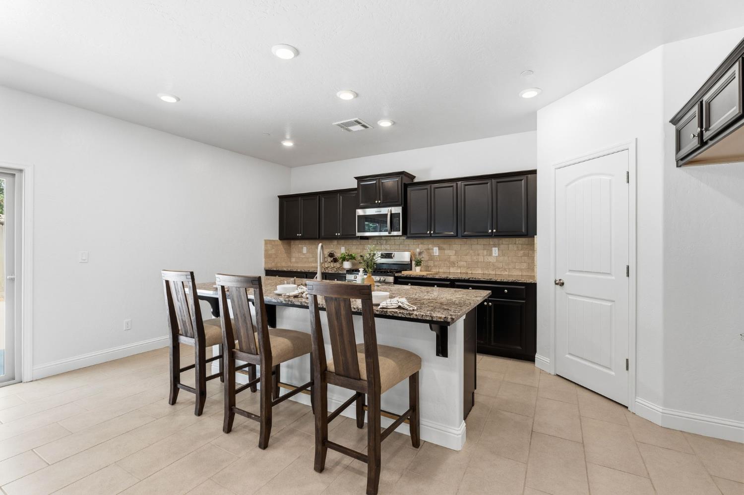 5438 W Floradora Ave, Fresno, CA 93722