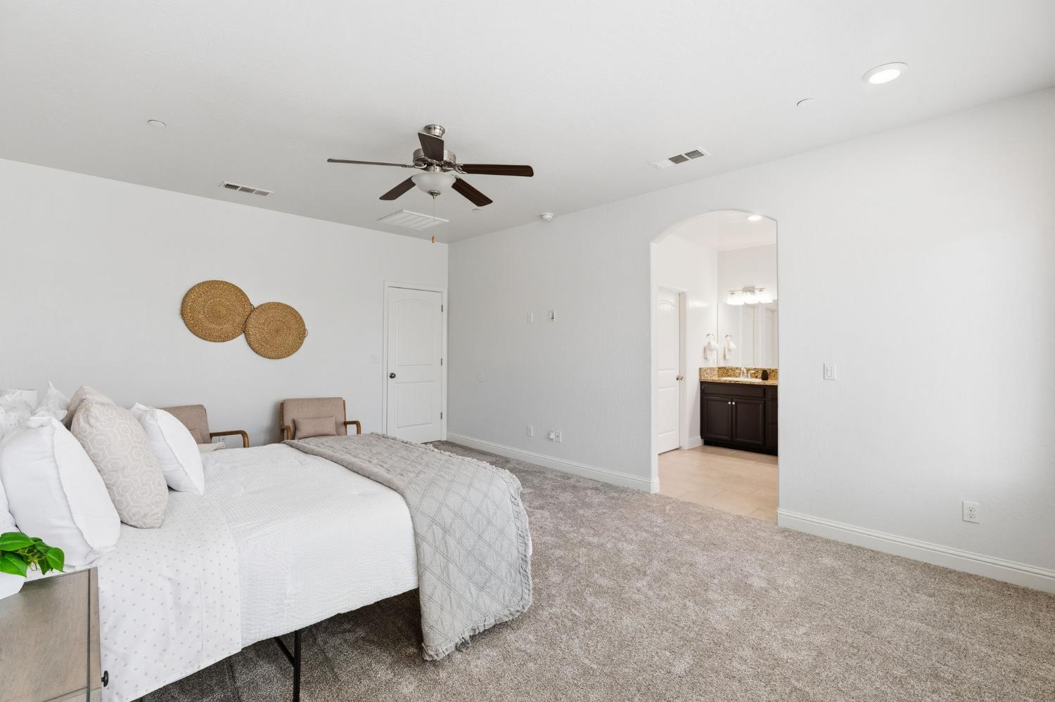5438 W Floradora Ave, Fresno, CA 93722