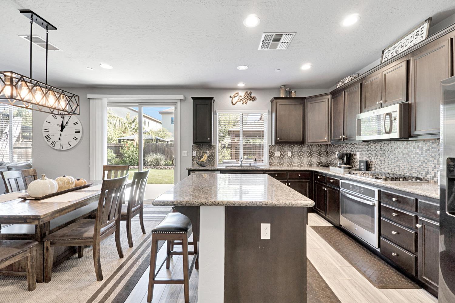 1579 Medellin Ln, Clovis, CA 93619