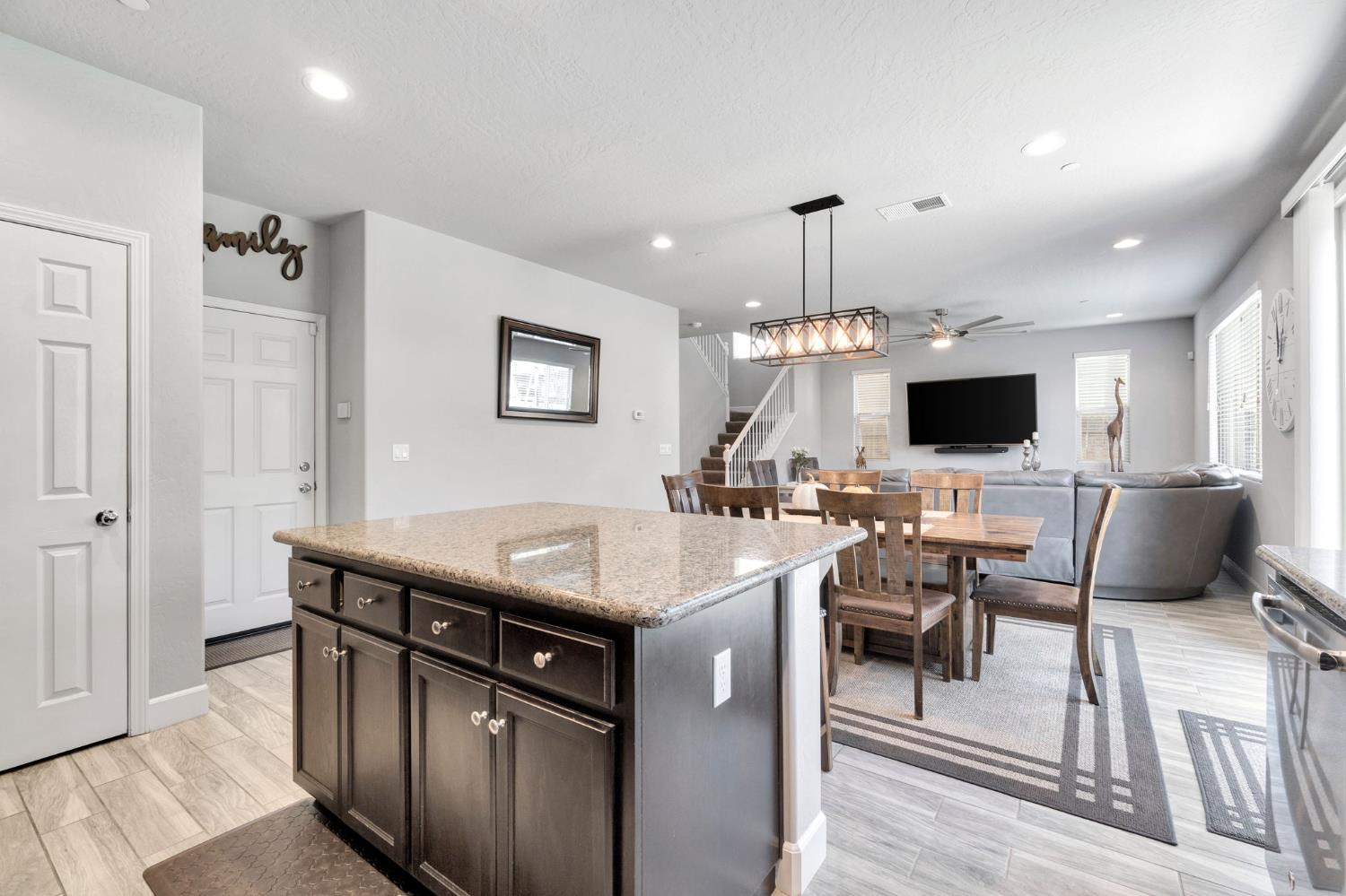 1579 Medellin Ln, Clovis, CA 93619