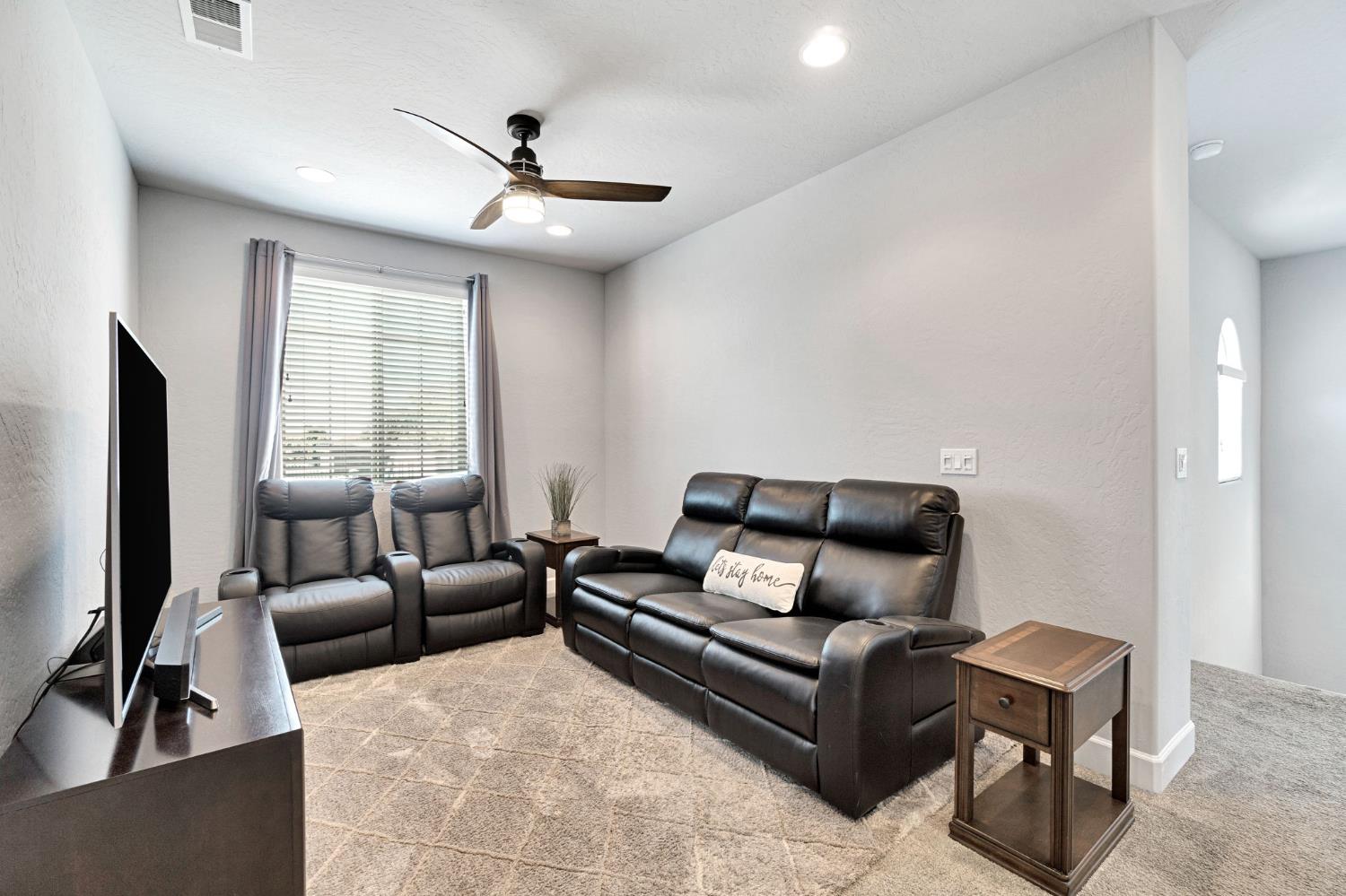 1579 Medellin Ln, Clovis, CA 93619