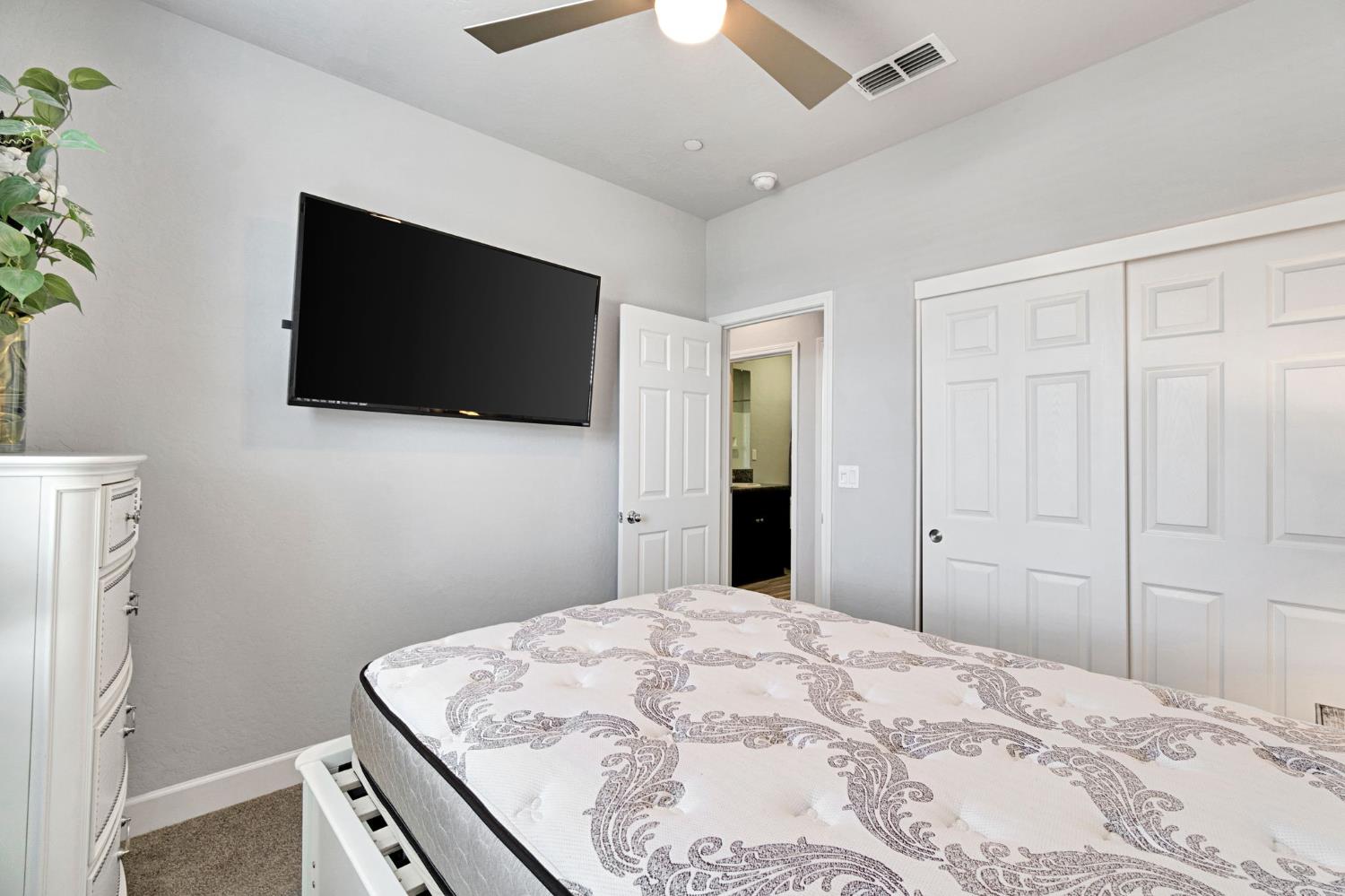 1579 Medellin Ln, Clovis, CA 93619