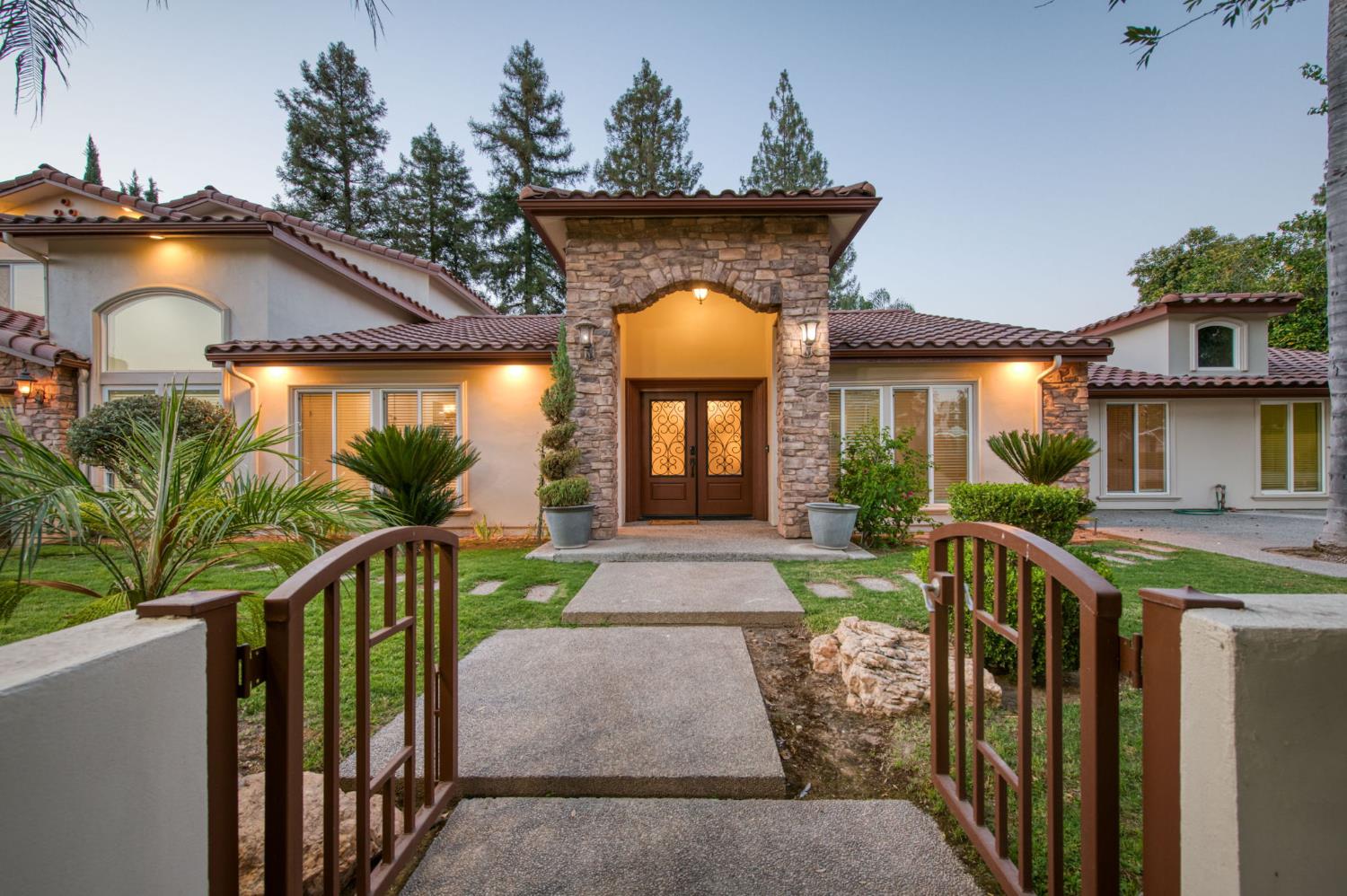 2510 W San Ramon Ave, Fresno, CA 93711