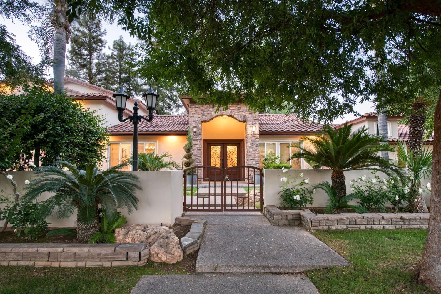 2510 W San Ramon Ave, Fresno, CA 93711