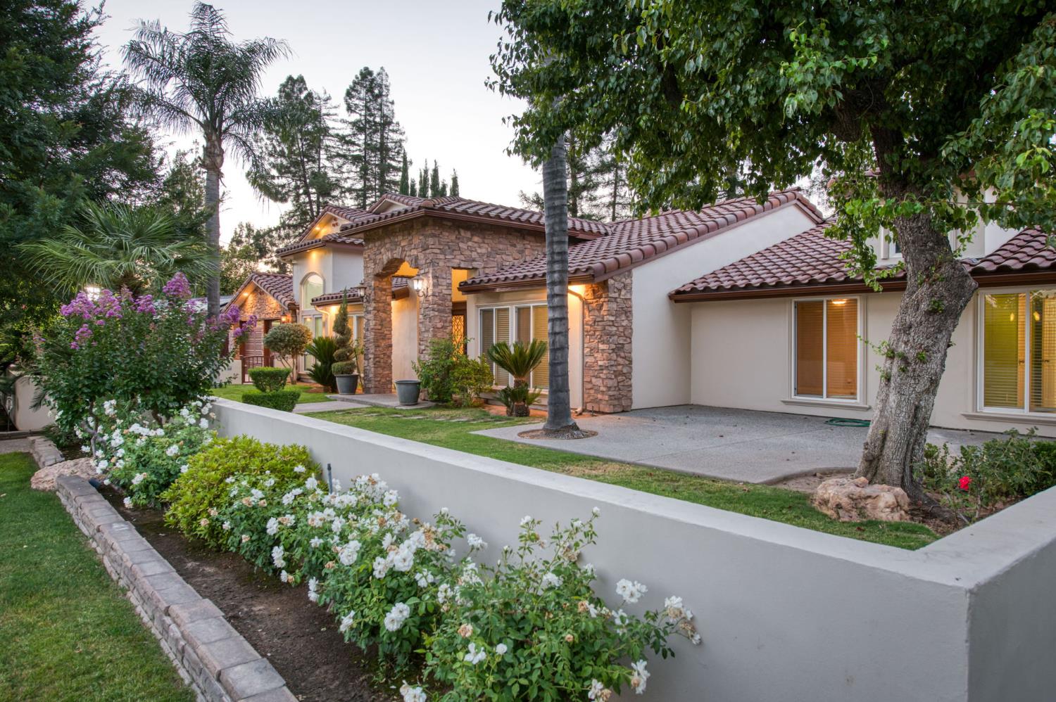 2510 W San Ramon Ave, Fresno, CA 93711