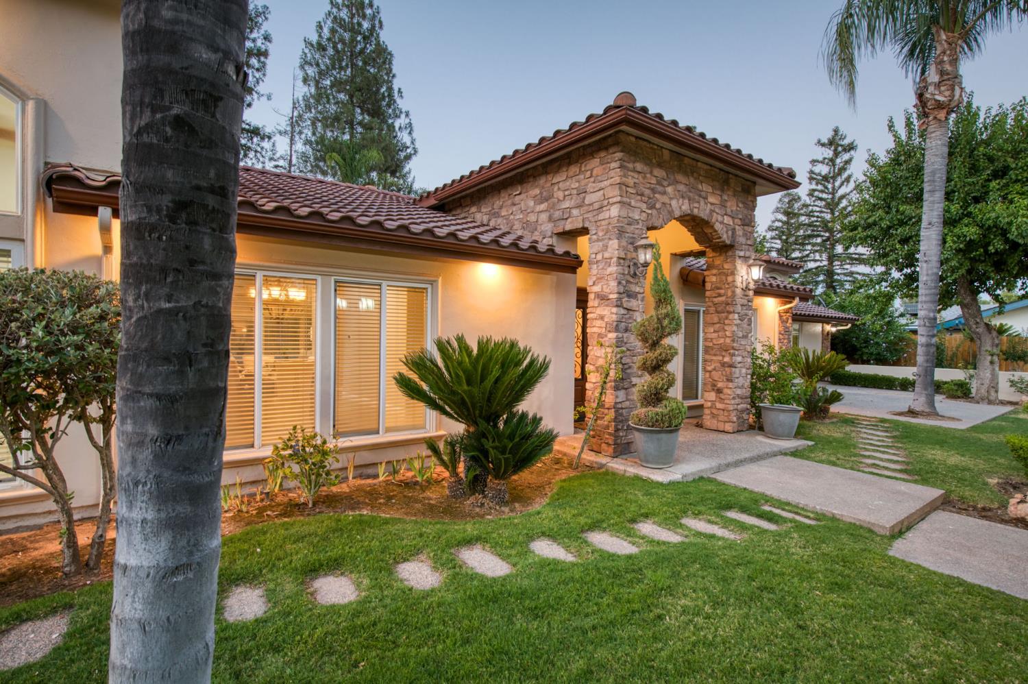 2510 W San Ramon Ave, Fresno, CA 93711