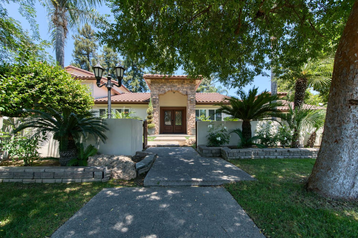 2510 W San Ramon Ave, Fresno, CA 93711
