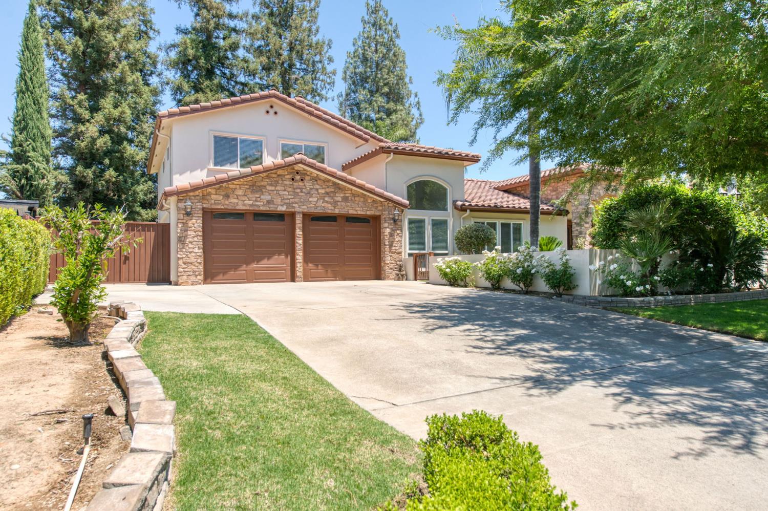 2510 W San Ramon Ave, Fresno, CA 93711