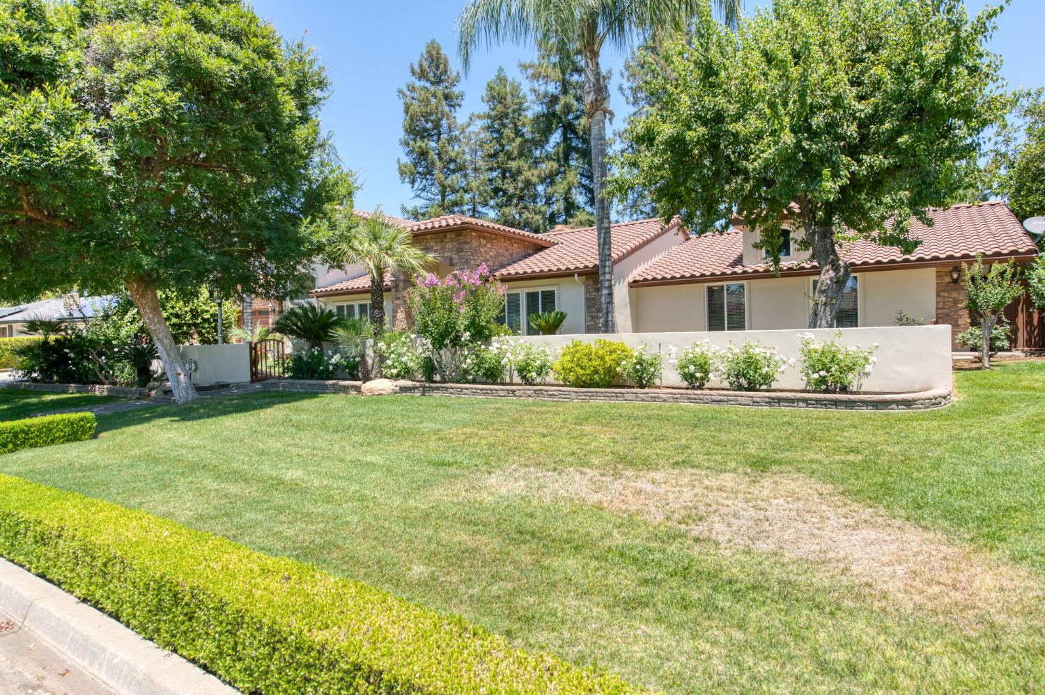 2510 W San Ramon Ave, Fresno, CA 93711