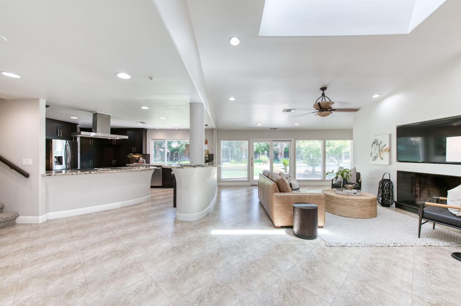 2510 W San Ramon Ave, Fresno, CA 93711