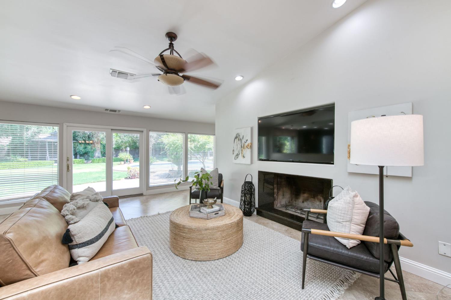 2510 W San Ramon Ave, Fresno, CA 93711