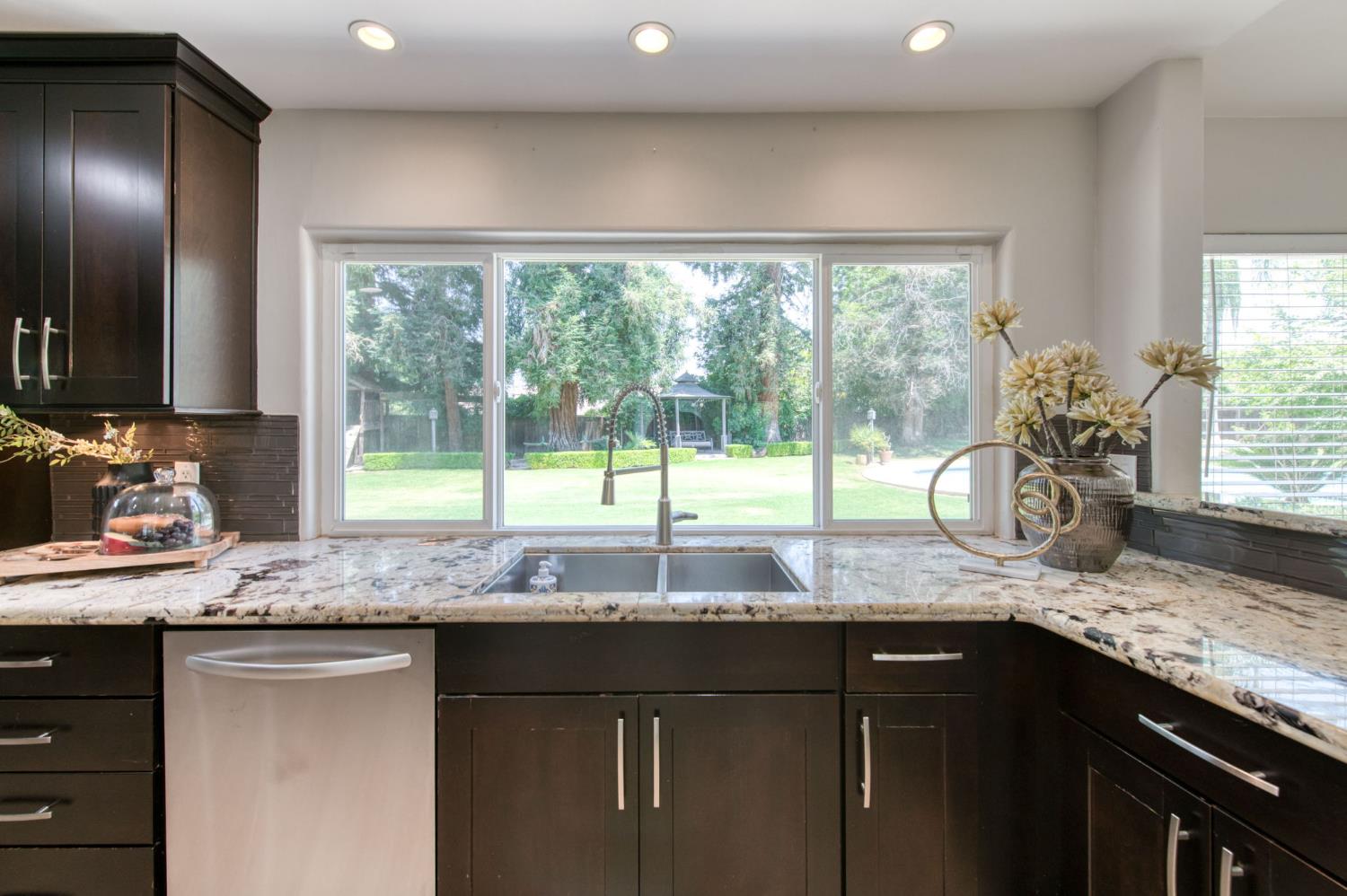2510 W San Ramon Ave, Fresno, CA 93711