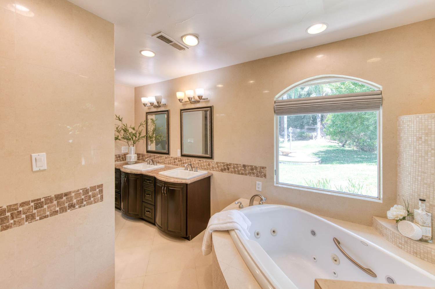 2510 W San Ramon Ave, Fresno, CA 93711