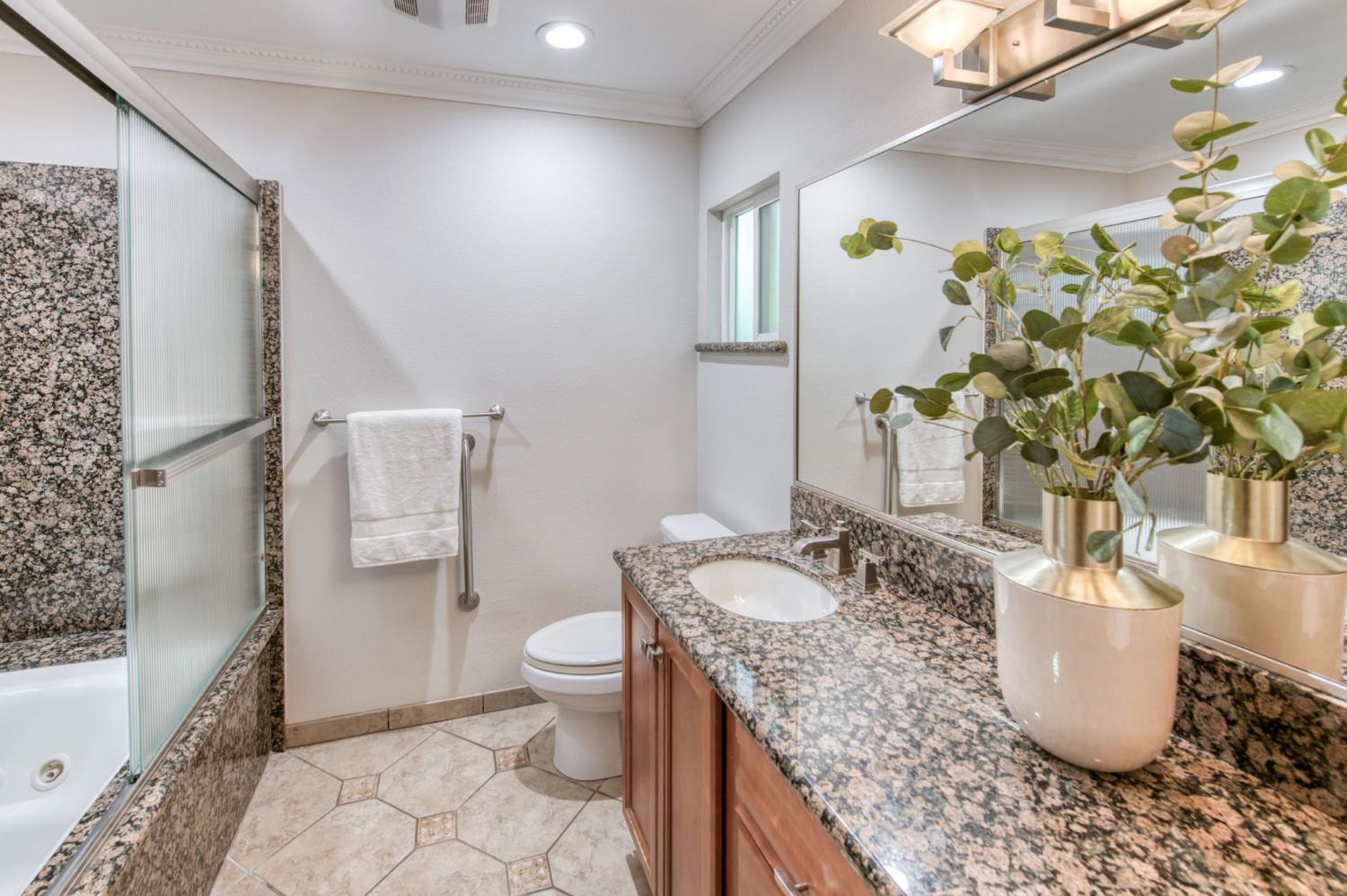 2510 W San Ramon Ave, Fresno, CA 93711