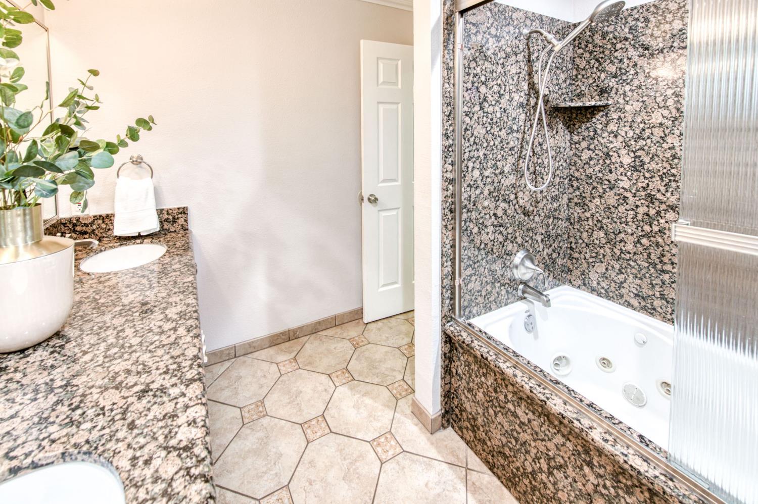 2510 W San Ramon Ave, Fresno, CA 93711