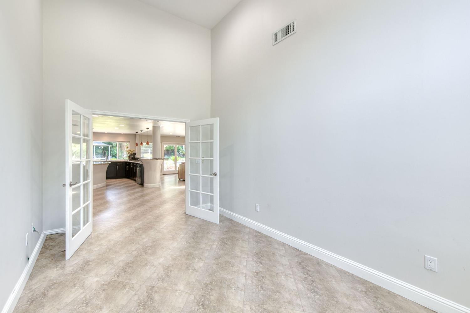 2510 W San Ramon Ave, Fresno, CA 93711