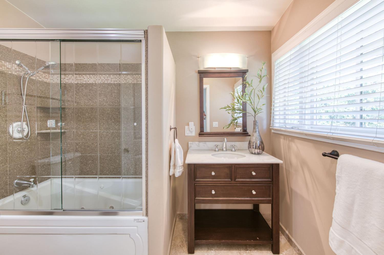 2510 W San Ramon Ave, Fresno, CA 93711