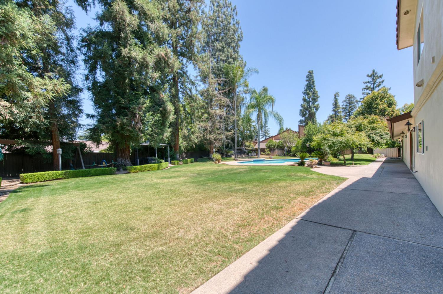 2510 W San Ramon Ave, Fresno, CA 93711