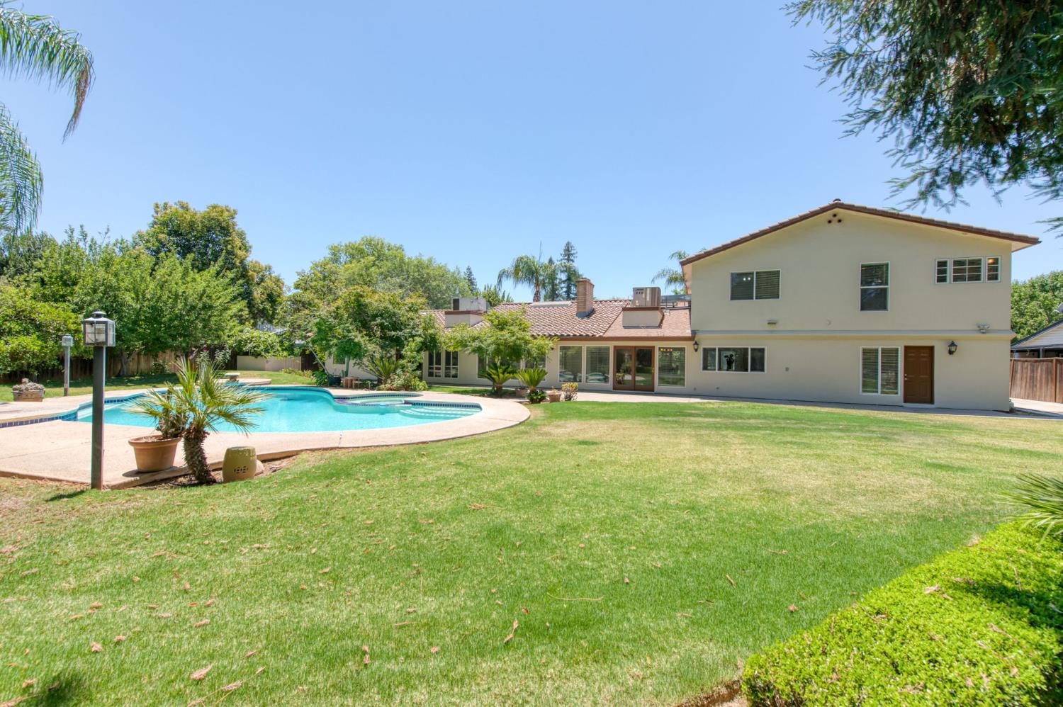 2510 W San Ramon Ave, Fresno, CA 93711
