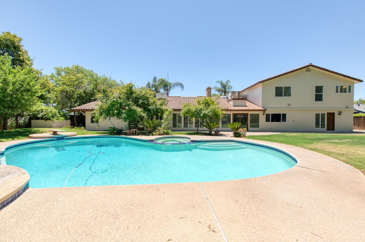 2510 W San Ramon Ave, Fresno, CA 93711