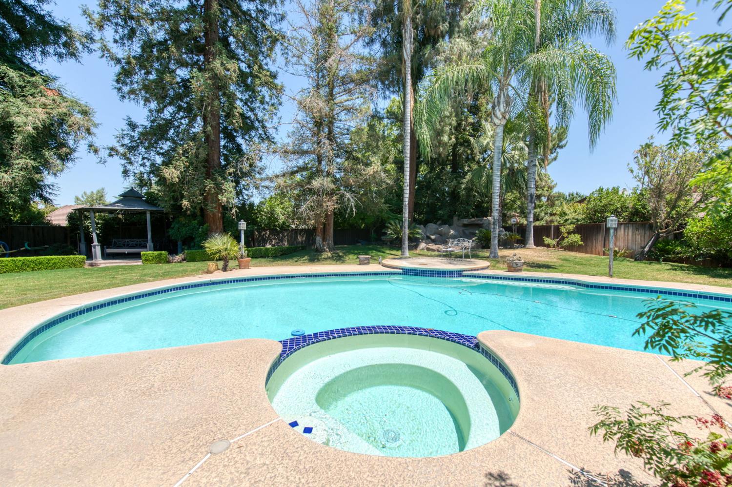 2510 W San Ramon Ave, Fresno, CA 93711