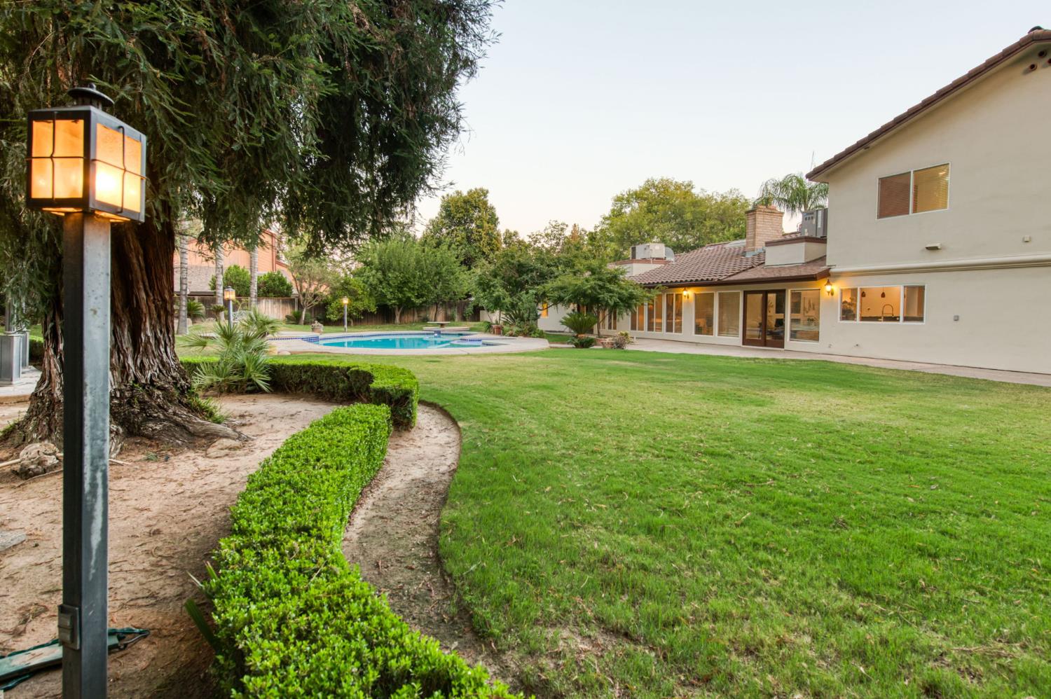2510 W San Ramon Ave, Fresno, CA 93711