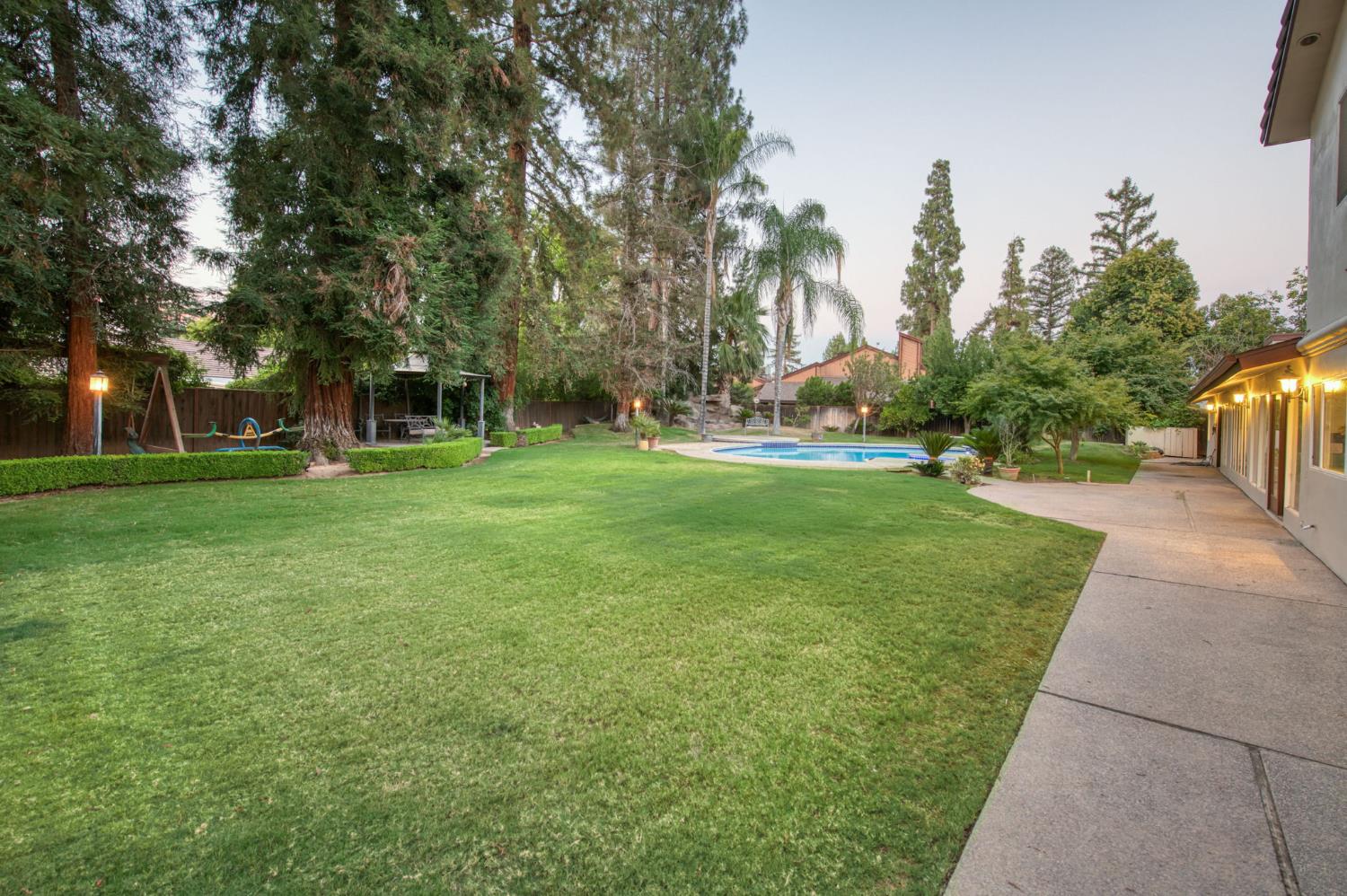 2510 W San Ramon Ave, Fresno, CA 93711
